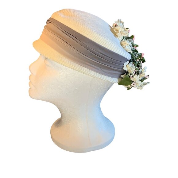 Ladies Ivory Hat with Gray Fabric Band and Small Flowers Sz 22 Vintage